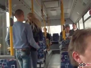 Lindsey olsen дупа трахкав на в публічний bus; недосвідчена, білявка, мінет, автобус секс, кінчання, природний синиця