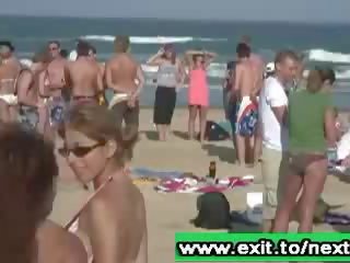 Παραλία πάρτι με μεθυσμένος/η tremendous επόμενος πόρτα κορίτσια βίντεο