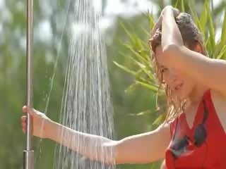 Gentle outdoor splash and unique body