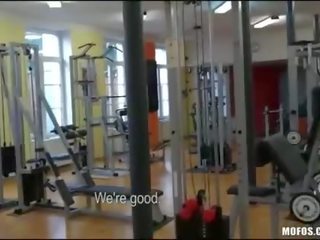 Chick blows dick and fucked in the gym